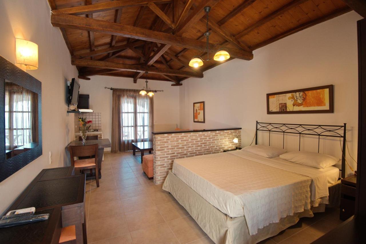 Yalis Hotel Votsi  Екстериор снимка