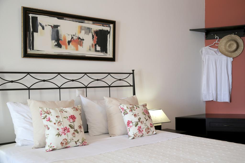 Yalis Hotel Votsi  Екстериор снимка