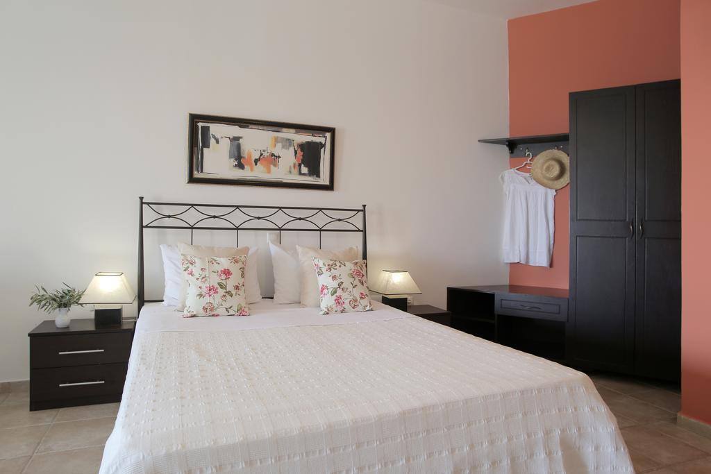 Yalis Hotel Votsi  Екстериор снимка