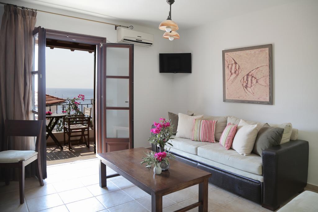 Yalis Hotel Votsi  Екстериор снимка