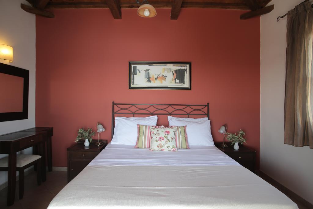 Yalis Hotel Votsi  Екстериор снимка