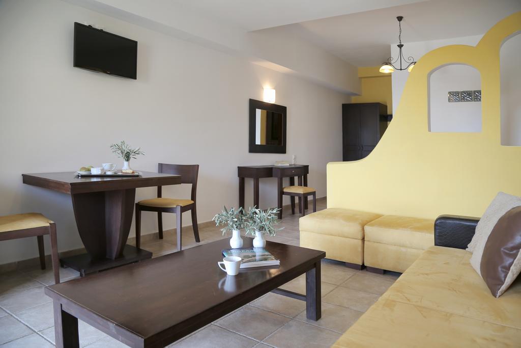 Yalis Hotel Votsi  Екстериор снимка